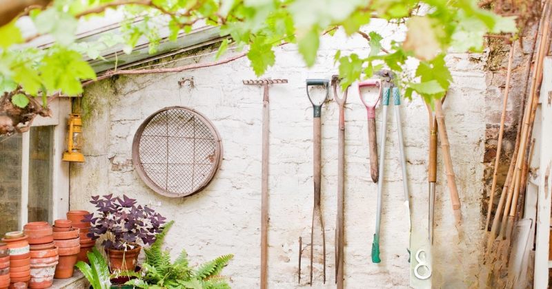 13 outils indispensables pour les jardiniers