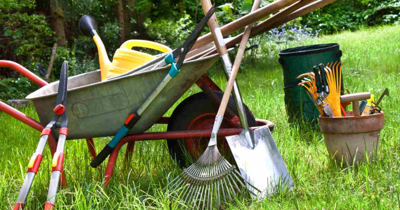 Comment entretenir vos outils à main de jardin